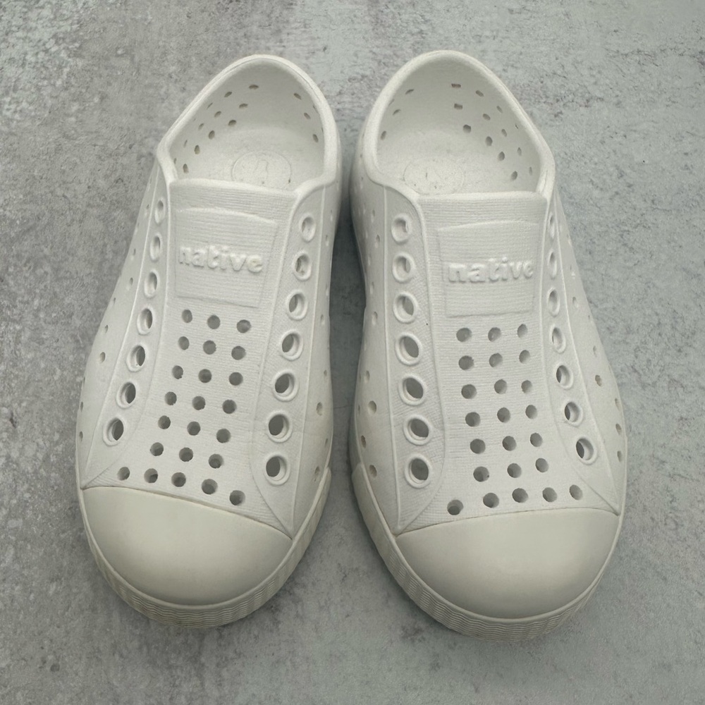 Good Condition Native Shoes in White Jefferson Child Little Kids C8
